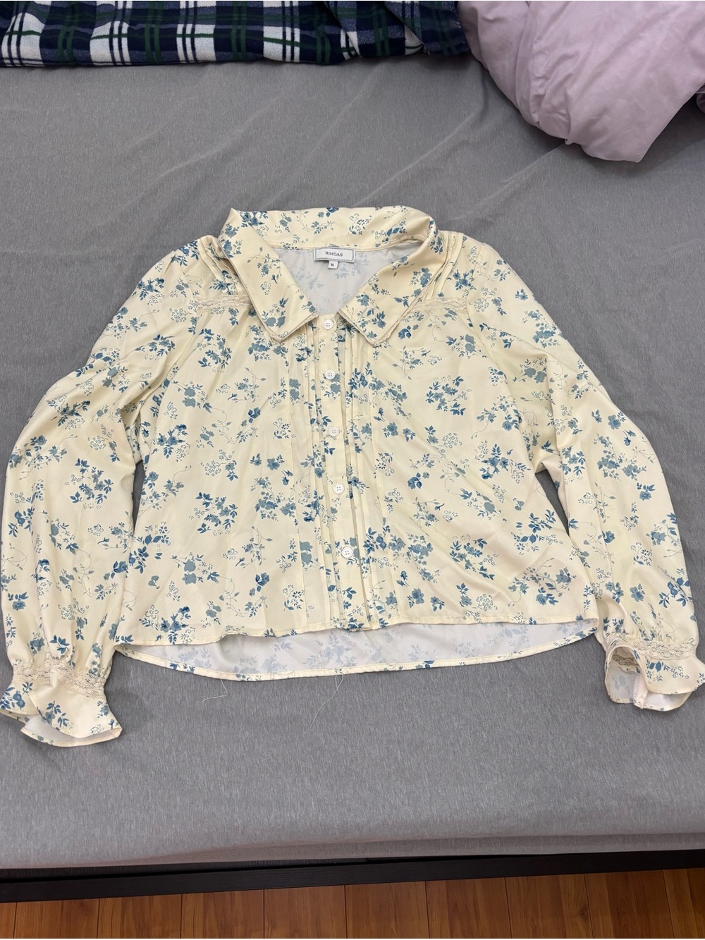 RIHOAS Cream and Blue Floral Button-Down Blouse
